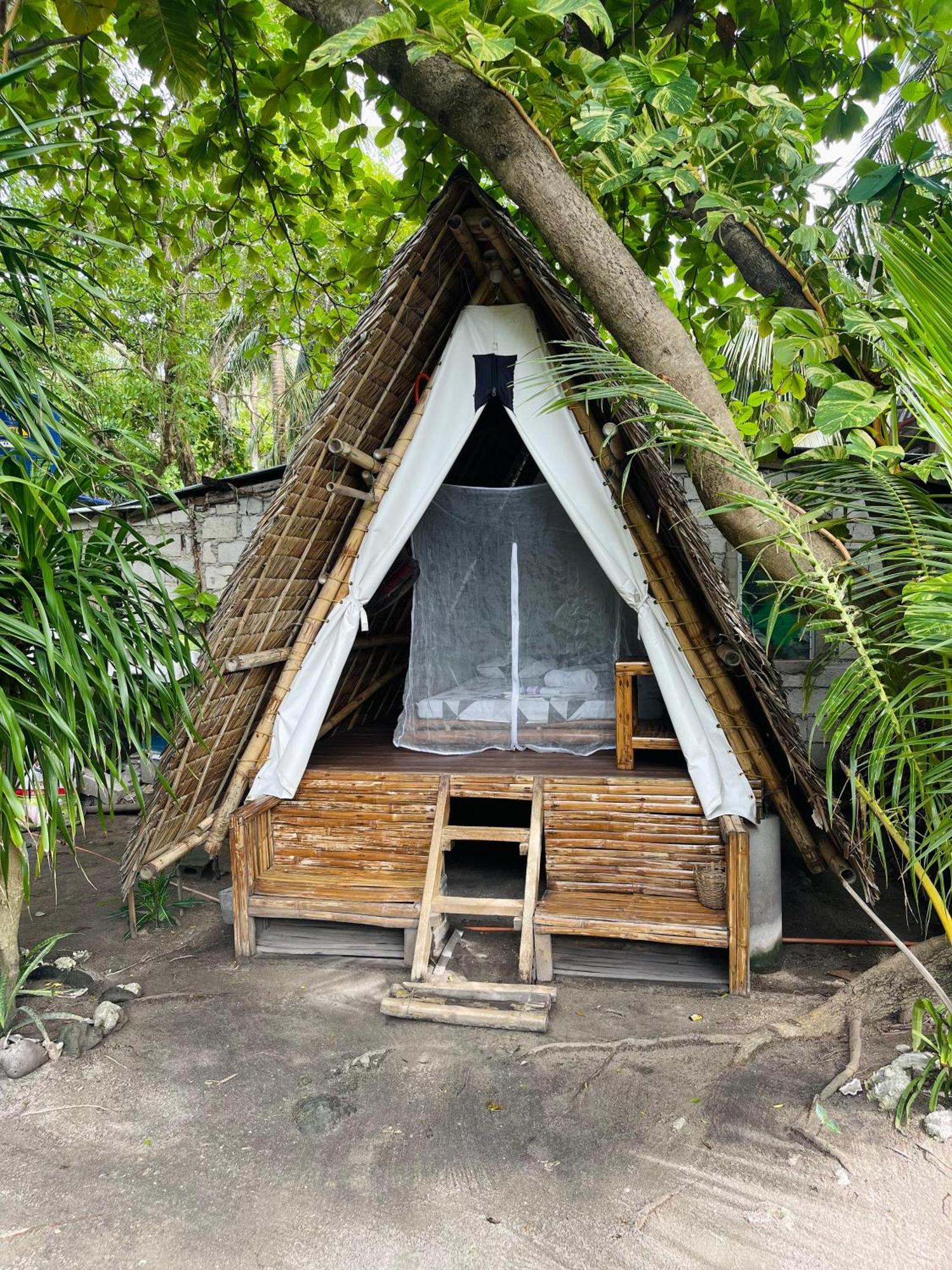 Georgia'S Neverland Hostel Ostrov Malapascua Exteriér fotografie